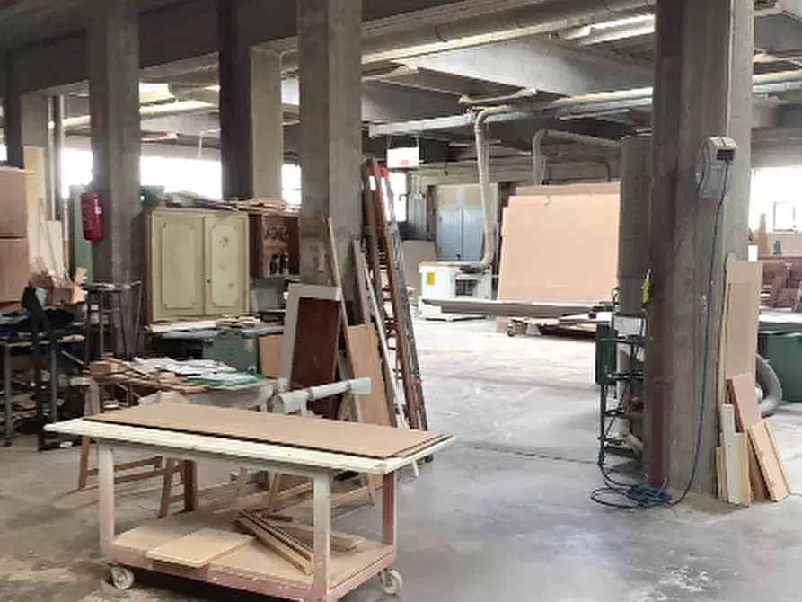 Immagine 15 di Palazzo in vendita  a Monsampolo Del Tronto