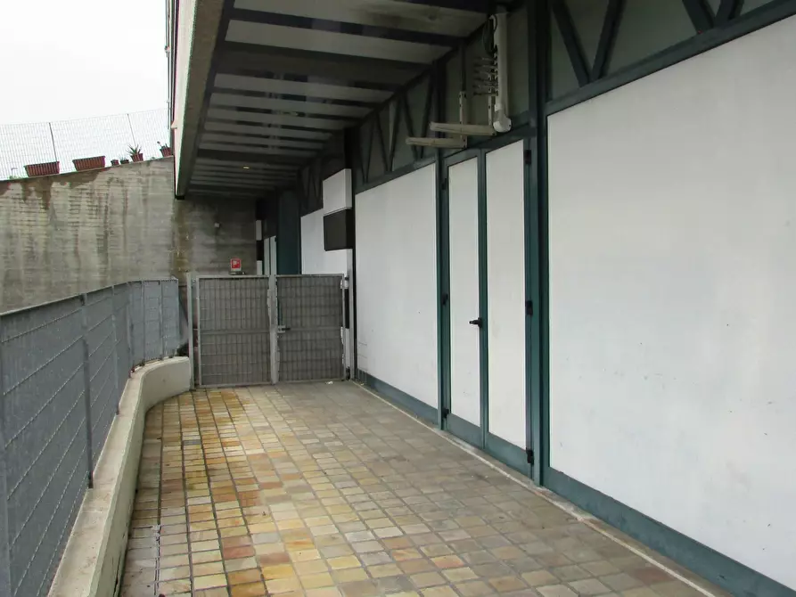 Immagine 45 di Locale commerciale in vendita  in VIA EINAUDI a Civitanova Marche