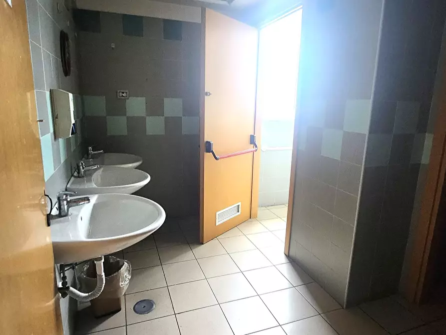 Immagine 33 di Palazzo in vendita  a Napoli