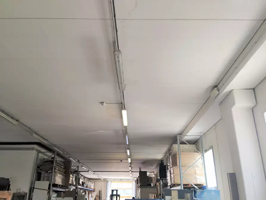 Immagine 15 di Locale commerciale in vendita  a Spinetoli