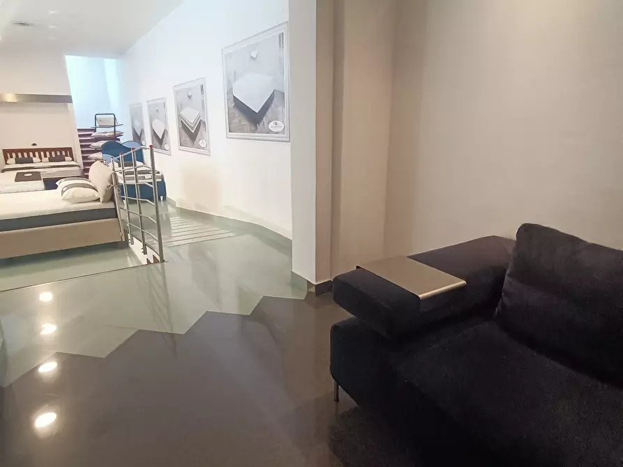 Immagine 9 di Locale commerciale in affitto  a San Benedetto Del Tronto