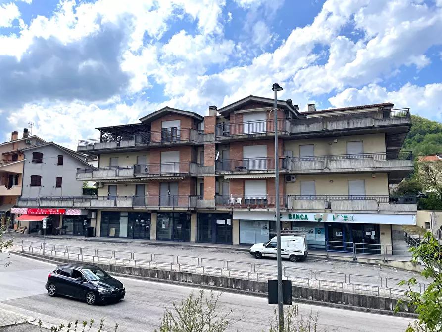 Immagine 1 di Locale commerciale in affitto  a Comunanza