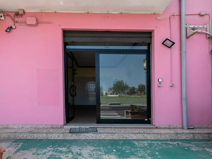 Immagine 3 di Locale commerciale in affitto  a Quartucciu
