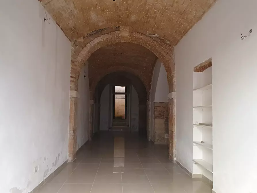 Immagine 10 di Locale commerciale in affitto  a Cagliari