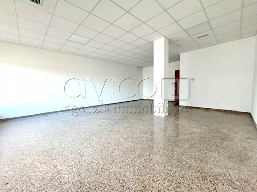 Immagine 3 di Locale commerciale in affitto  in Via delle Magnolie 23 a Vicenza