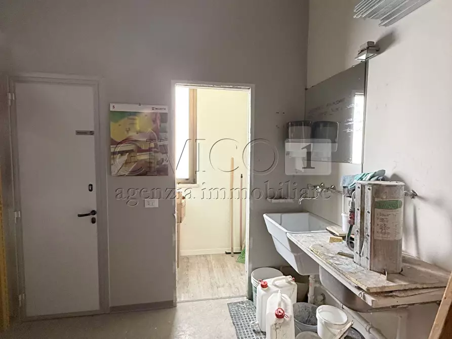 Immagine 12 di Laboratorio in affitto  in Strada Padana verso Padova 114 a Vicenza