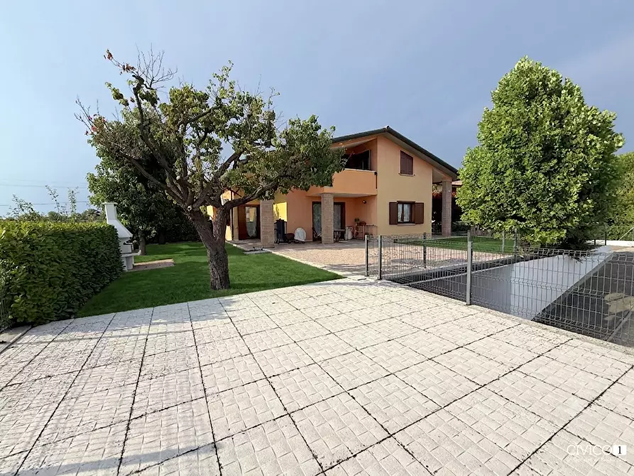 Immagine 22 di Casa bifamiliare in vendita  in Via Marconi 109 a Torri Di Quartesolo