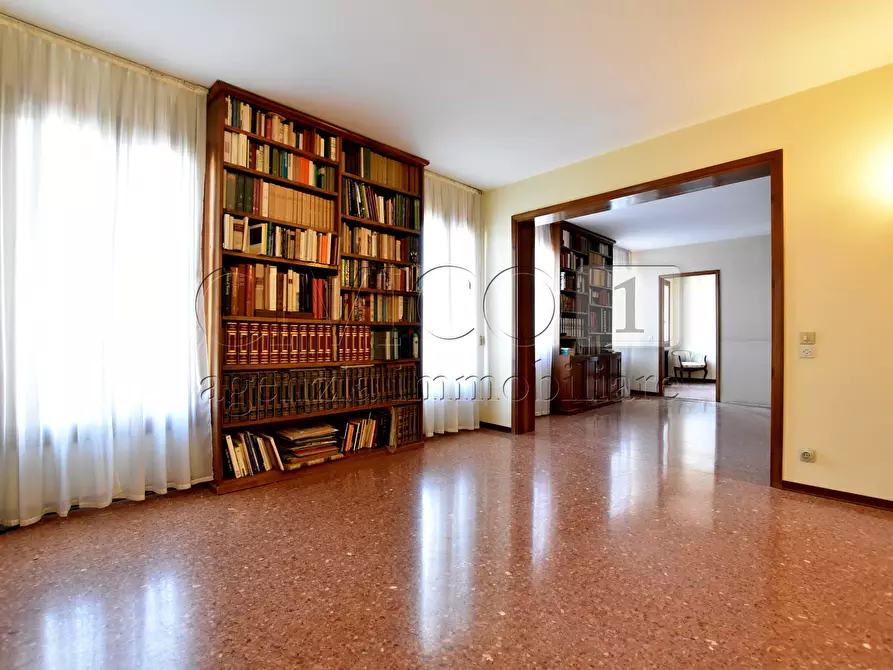 Immagine 9 di Appartamento in vendita  in Riva del Vin a Venezia