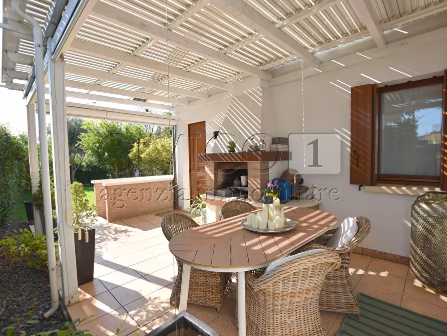 Immagine 5 di Villa in vendita  in Via Bolzano a Saonara