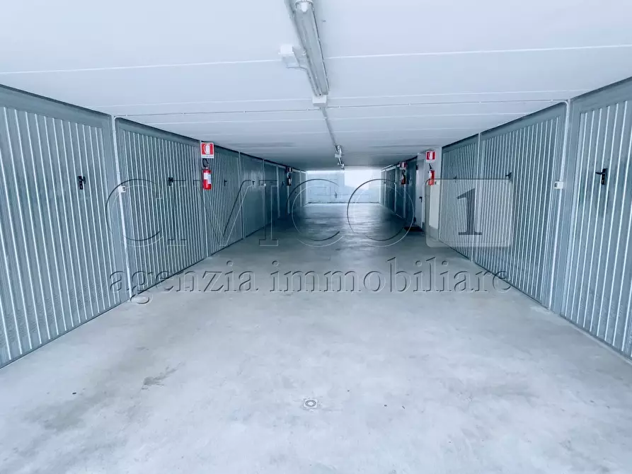 Immagine 3 di Garage in vendita  in Viale Po 57 a Rubano