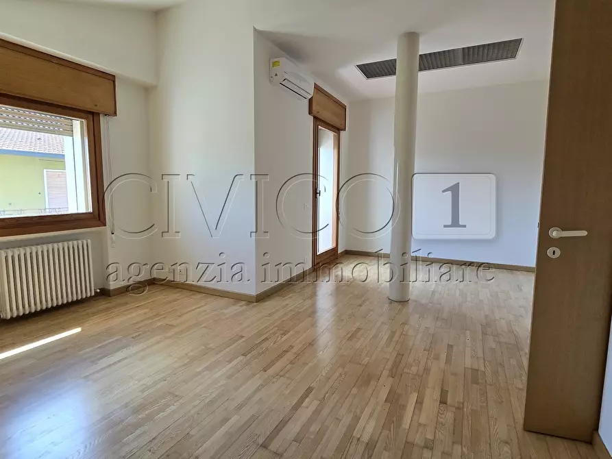 Immagine 24 di Casa bifamiliare in vendita  a Torri Di Quartesolo