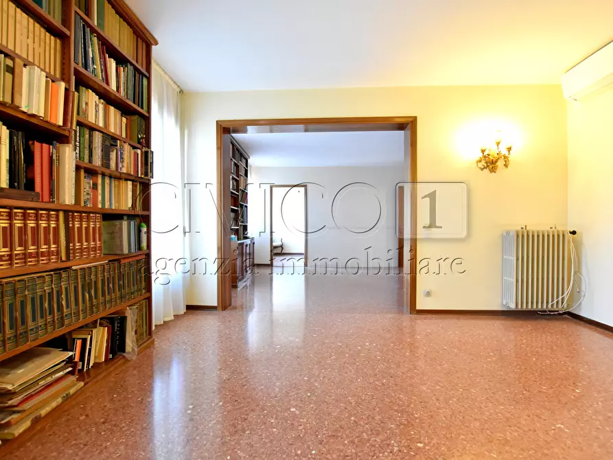 Immagine 7 di Appartamento in vendita  in Riva del Vin a Venezia