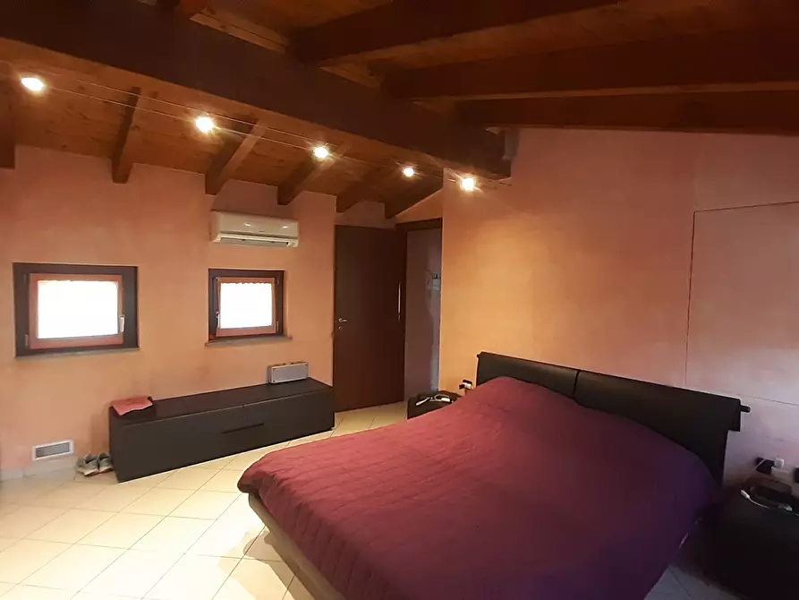 Immagine 8 di Villetta a schiera in vendita  in Via Monte Bianco 50 a Pombia