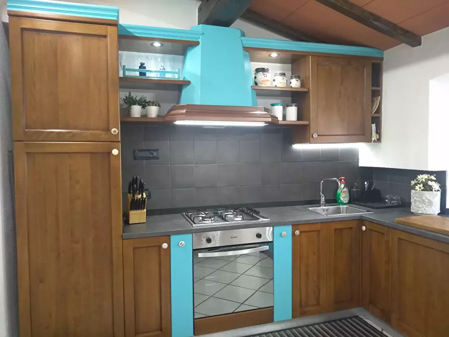 Immagine 30 di Casa semindipendente in vendita  in Piazza della Chiesa 15 a Ortonovo