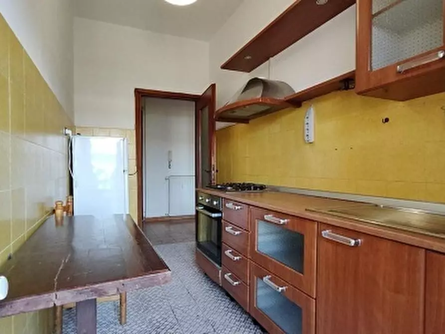 Immagine 11 di Quadrilocale in vendita  in Viale Giovanni da Verrazzano 1 a Carrara