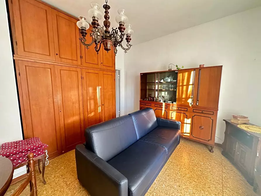 Immagine 6 di Trilocale in vendita  in Via Lunense a Carrara