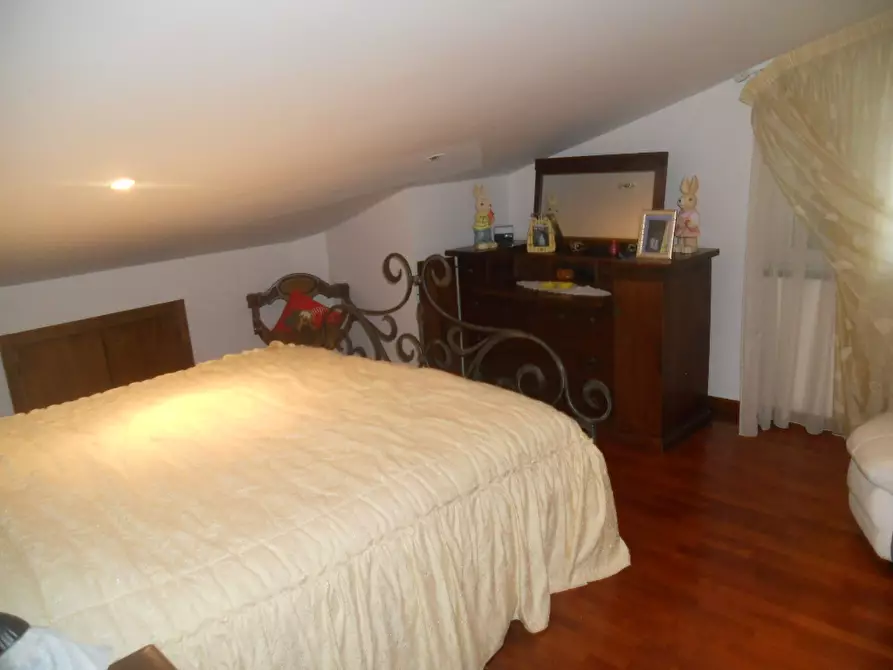 Immagine 9 di Villa in vendita  in Via dei Pini 40 a Castelnuovo Magra