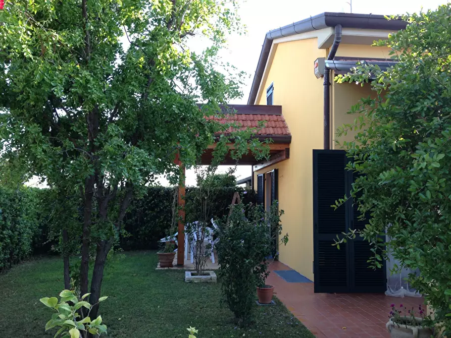 Immagine 1 di Casa semindipendente in vendita  in Via Carbonara 32 a Castelnuovo Magra