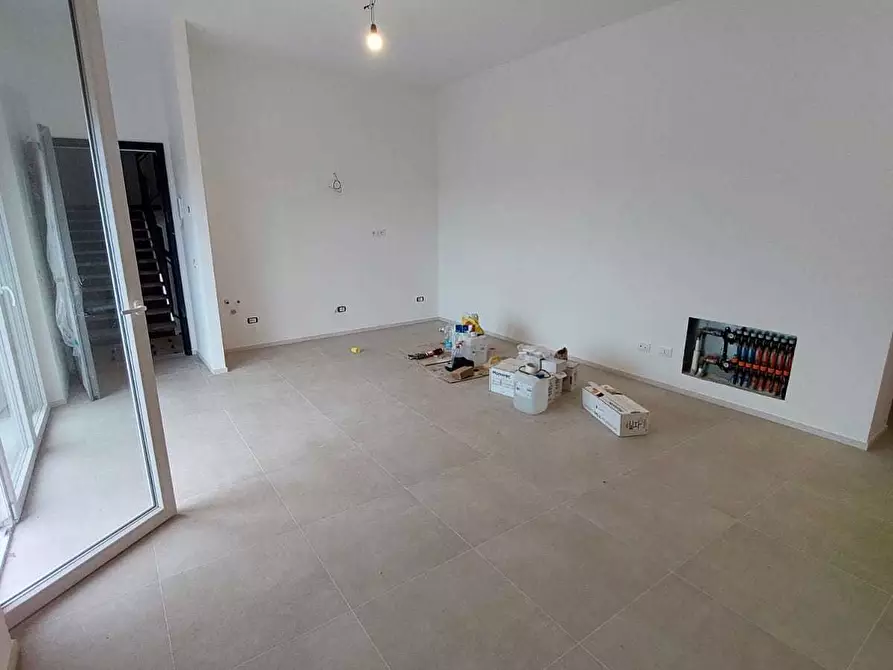 Immagine 13 di Casa semindipendente in vendita  in Strada Statale 1 262 a Ortonovo