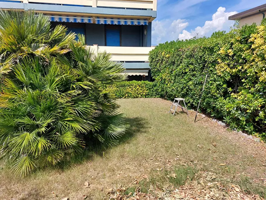 Immagine 3 di Bilocale in vendita  in Viale Galileo Galilei 133 a Carrara