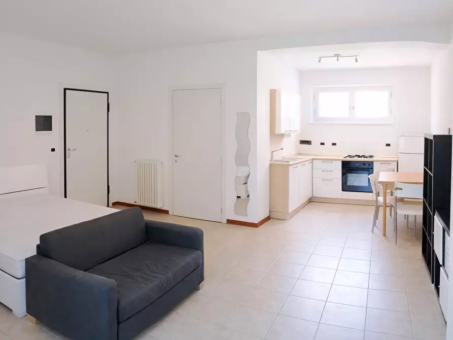 Immagine 4 di Loft/Open space in affitto  a Bologna