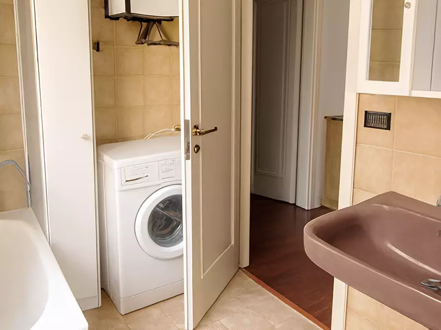 Immagine 9 di Trilocale in affitto  a Bologna