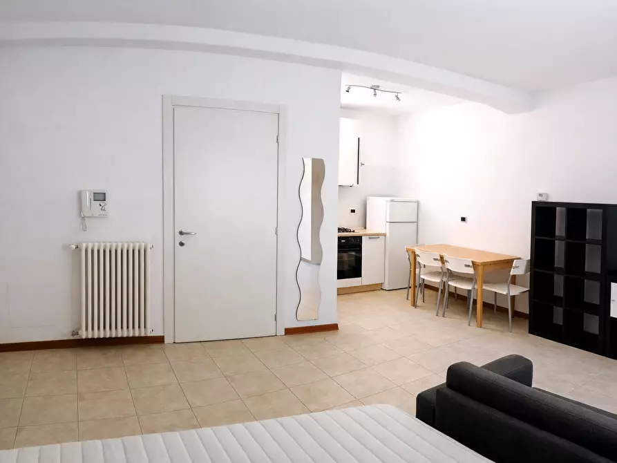 Immagine 3 di Loft/Open space in affitto  a Bologna