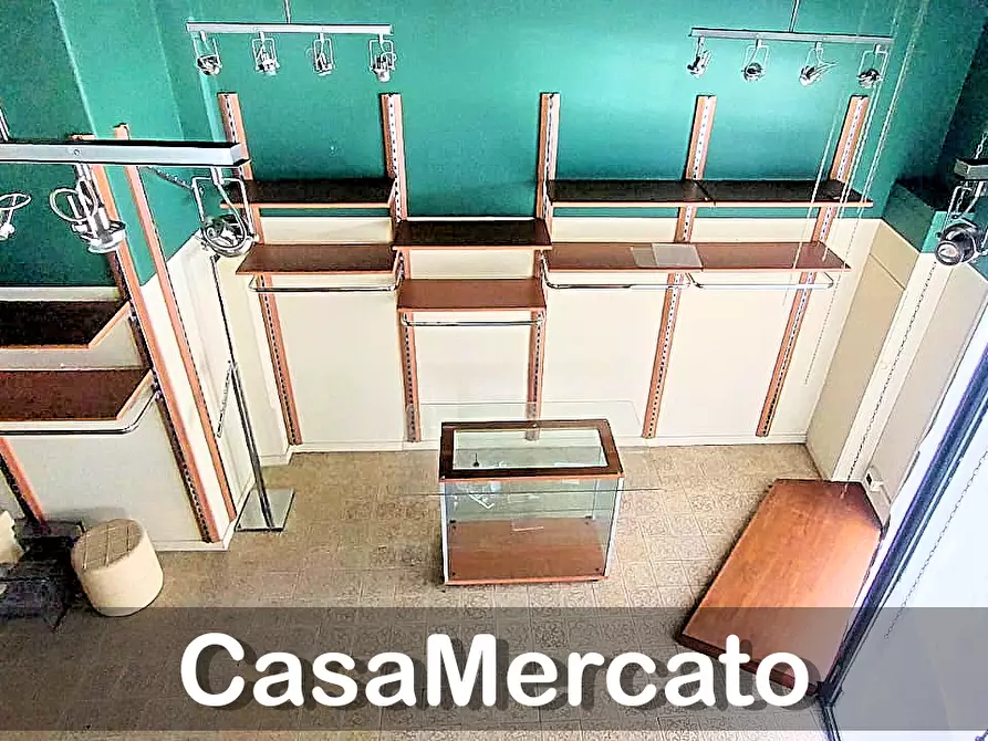 Immagine 6 di Locale commerciale in affitto  in Via Frascati a Rocca Di Papa