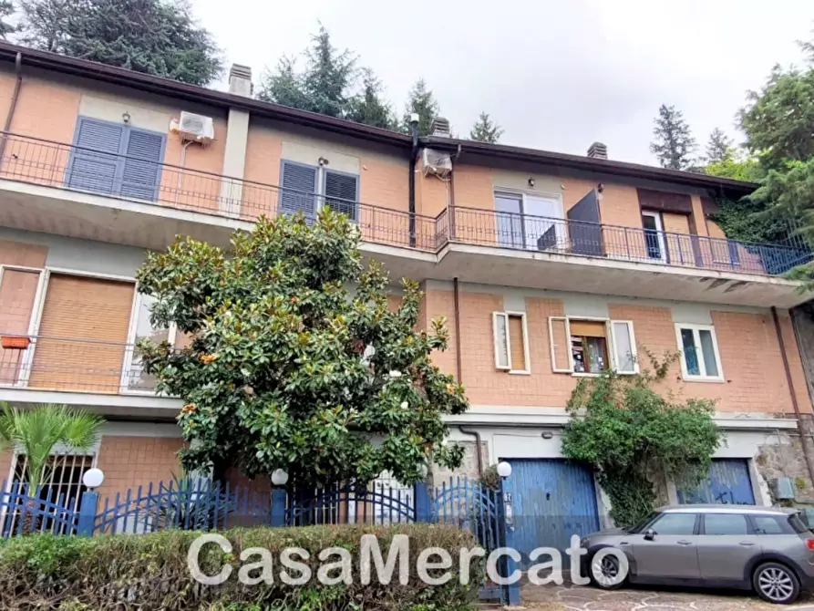 Immagine 3 di Bilocale in vendita  in Via Roma a Rocca Di Papa