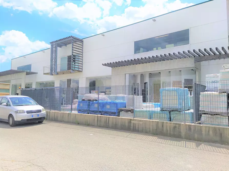 Immagine 4 di Locale commerciale in vendita  a Spinetoli