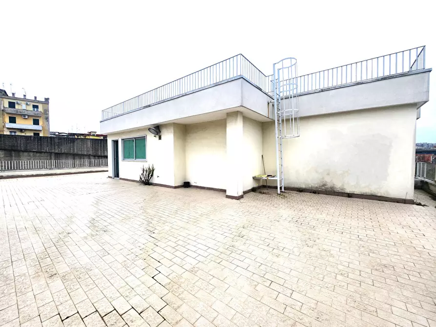 Immagine 42 di Palazzo in vendita  a Napoli