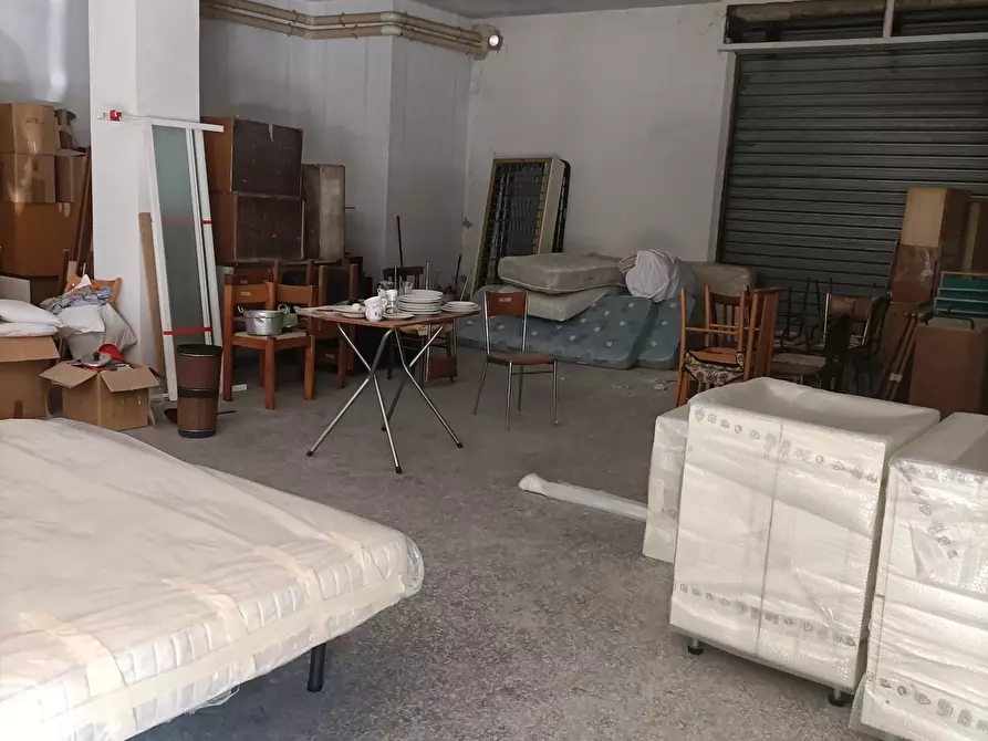 Immagine 13 di Locale commerciale in vendita  a Alba Adriatica