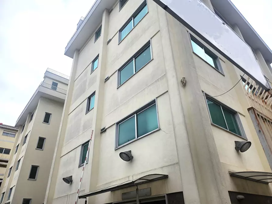 Immagine 50 di Palazzo in affitto  a Napoli