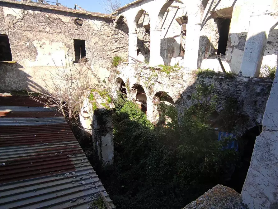 Immagine 27 di Palazzo in vendita  a Fisciano