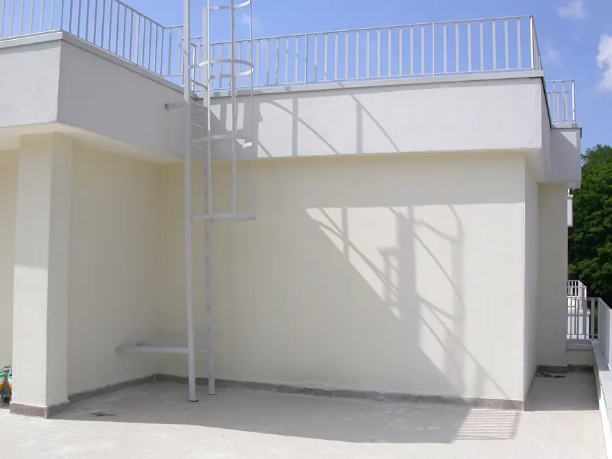 Immagine 25 di Palazzo in affitto  a Napoli