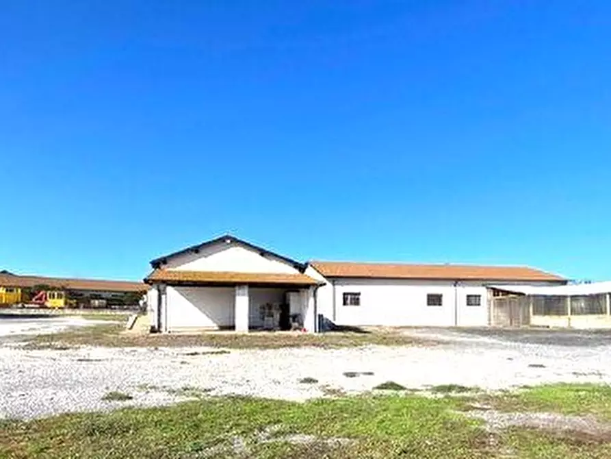 Immagine 5 di Locale commerciale in affitto  a Fiano Romano