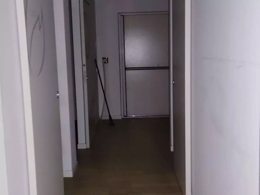 Immagine 12 di Locale commerciale in vendita  in Contrada Pace a Tolentino