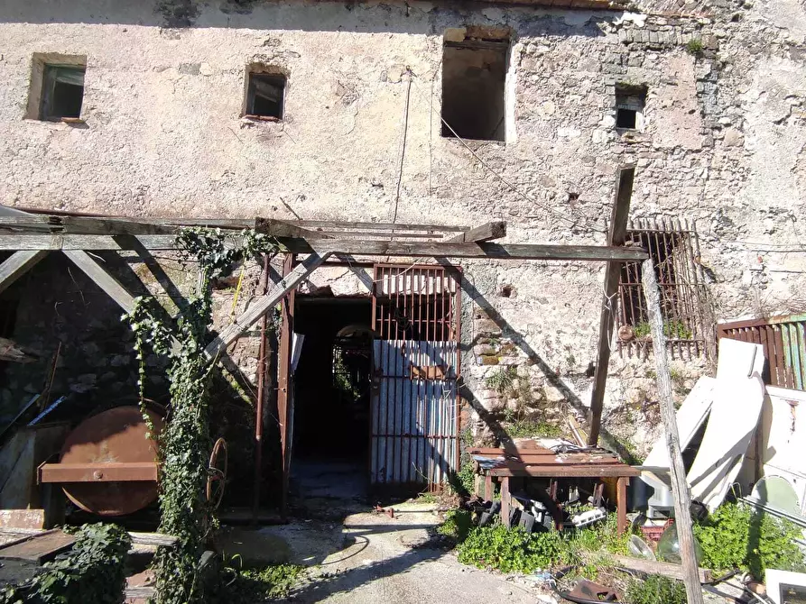 Immagine 40 di Palazzo in vendita  a Fisciano