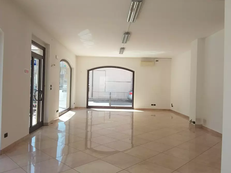 Immagine 7 di Locale commerciale in vendita  a San Benedetto Del Tronto