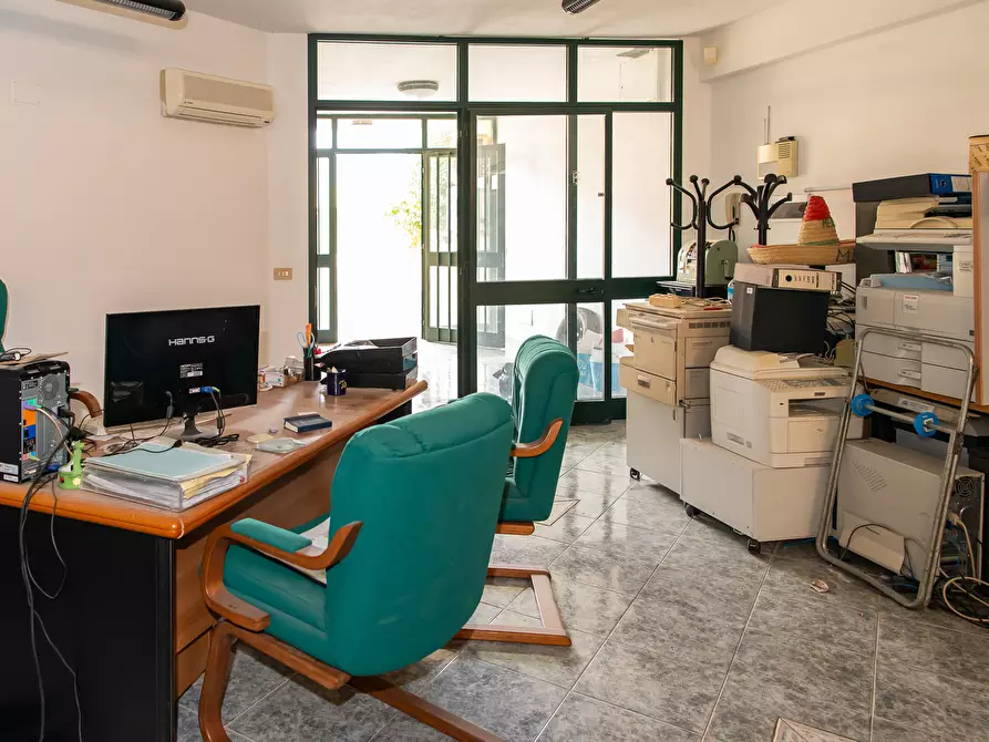 Immagine 9 di Ufficio in vendita  a Sinnai