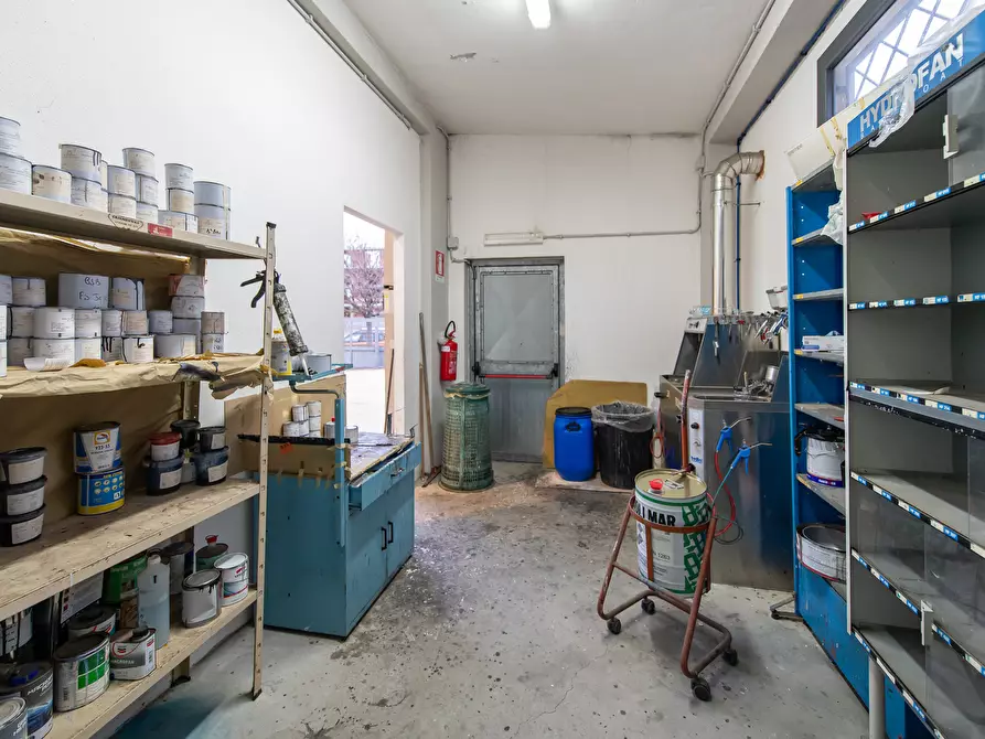 Immagine 26 di Attività artigianale in vendita  a Quartu Sant'elena