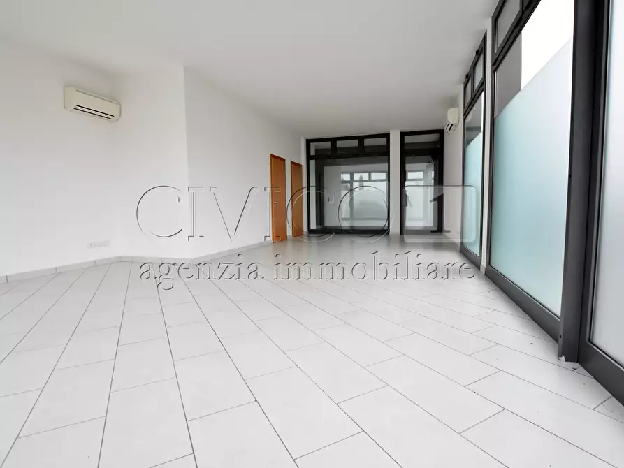 Immagine 8 di Locale commerciale in affitto  in Via Buccia a Limena