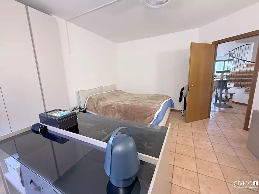 Immagine 10 di Casa bifamiliare in vendita  in Via Marconi 109 a Torri Di Quartesolo