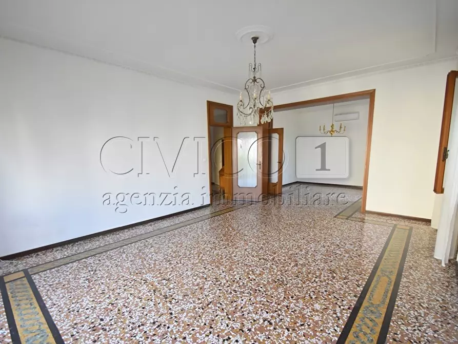 Immagine 1 di Casa bifamiliare in affitto  in ViaLE DELLA PACE 100 a Vicenza