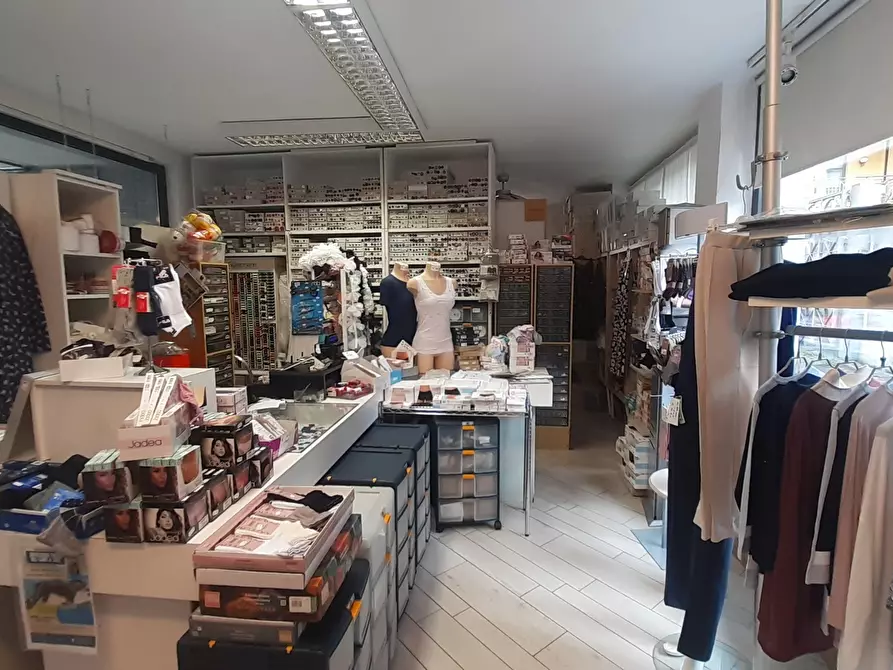 Immagine 1 di Attività commerciale in vendita  in Largo Guido Camussi a Gallarate