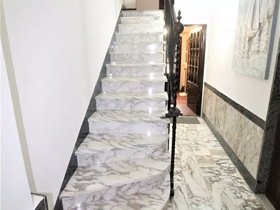 Immagine 20 di Villa in vendita  in Via Venezia 38 a Carrara