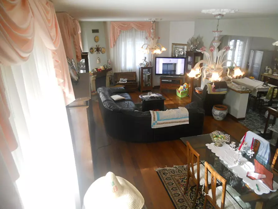 Immagine 23 di Villa in vendita  in Via dei Pini 40 a Castelnuovo Magra