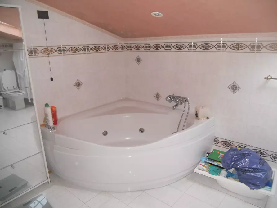 Immagine 19 di Villa in vendita  in Via dei Pini 40 a Castelnuovo Magra