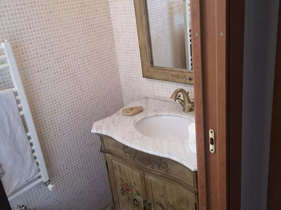 Immagine 10 di Casa semindipendente in vendita  in Piazza Marco Tosini a Castelnuovo Magra