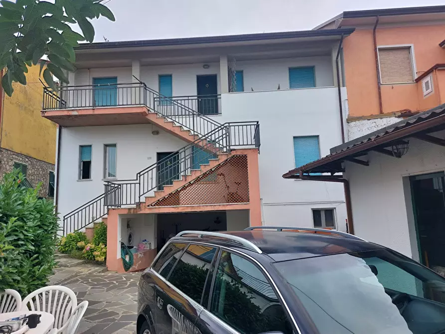 Immagine 3 di Casa semindipendente in vendita  in Strada Statale 1 264 a Ortonovo